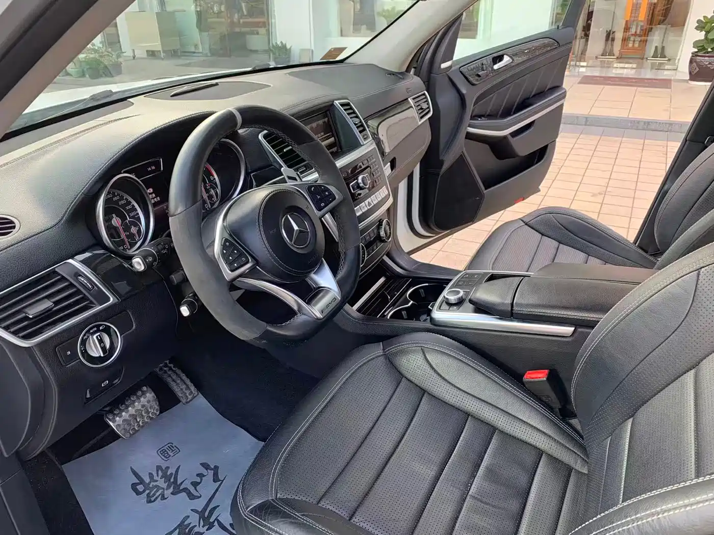Mercedes-Benz GL-Class AMG 2014 AMG GL 63 фото 14