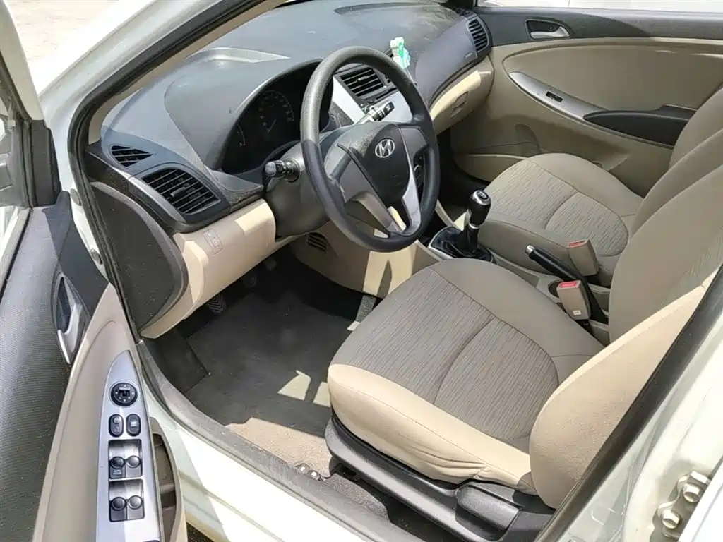 Hyundai Verna 2014 1.4L Manual Smart GLS фото 16