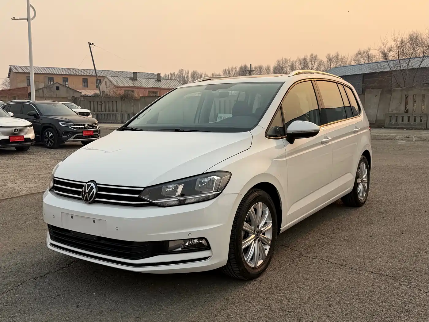 VOLKSWAGEN TOURAN