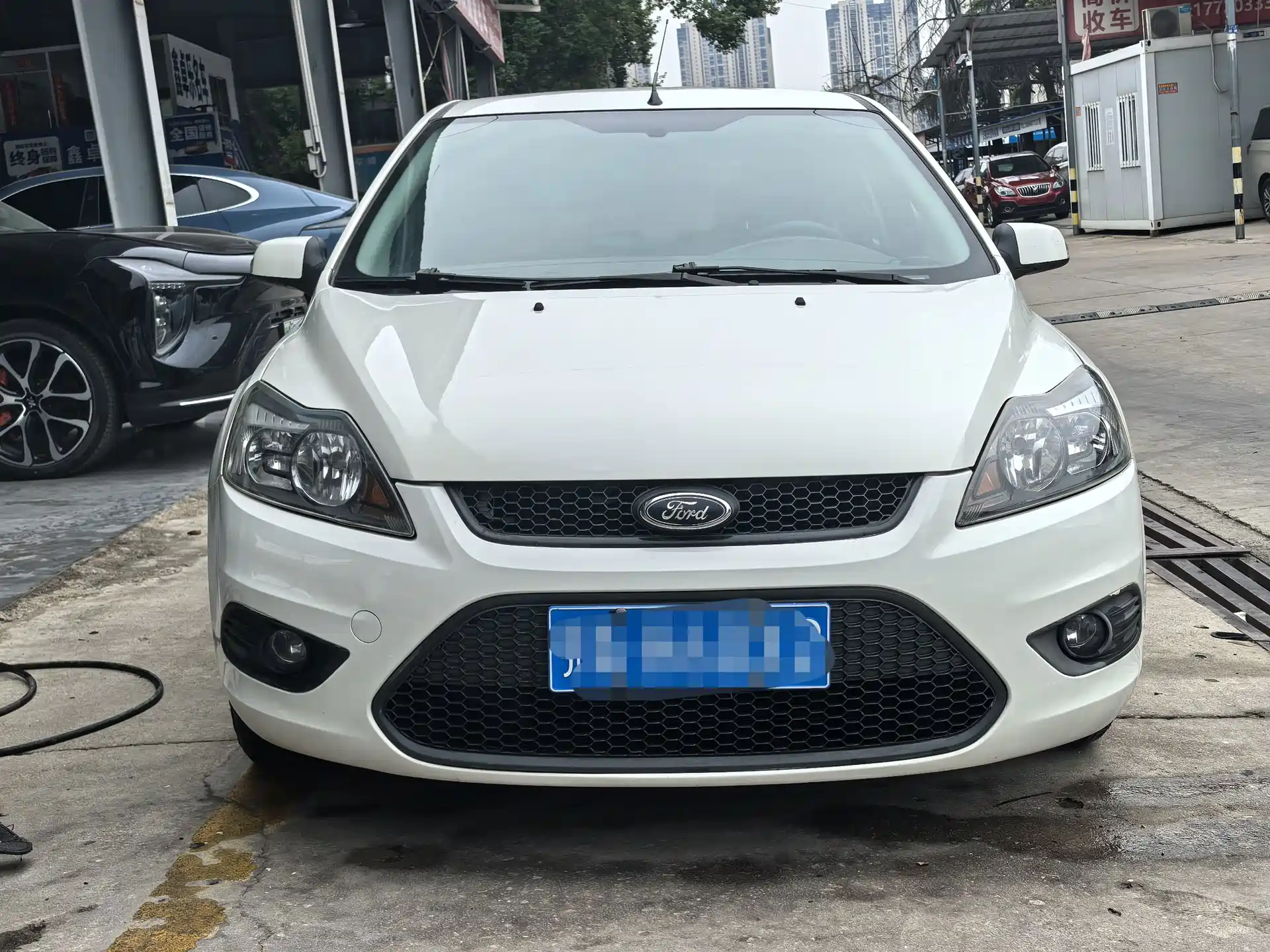 Фото 2 - Ford Focus