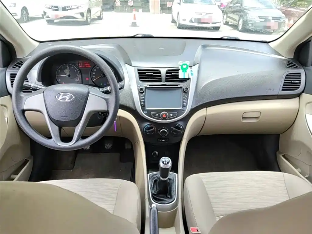 Hyundai Verna 2014 1.4L Manual Smart GLS фото 10