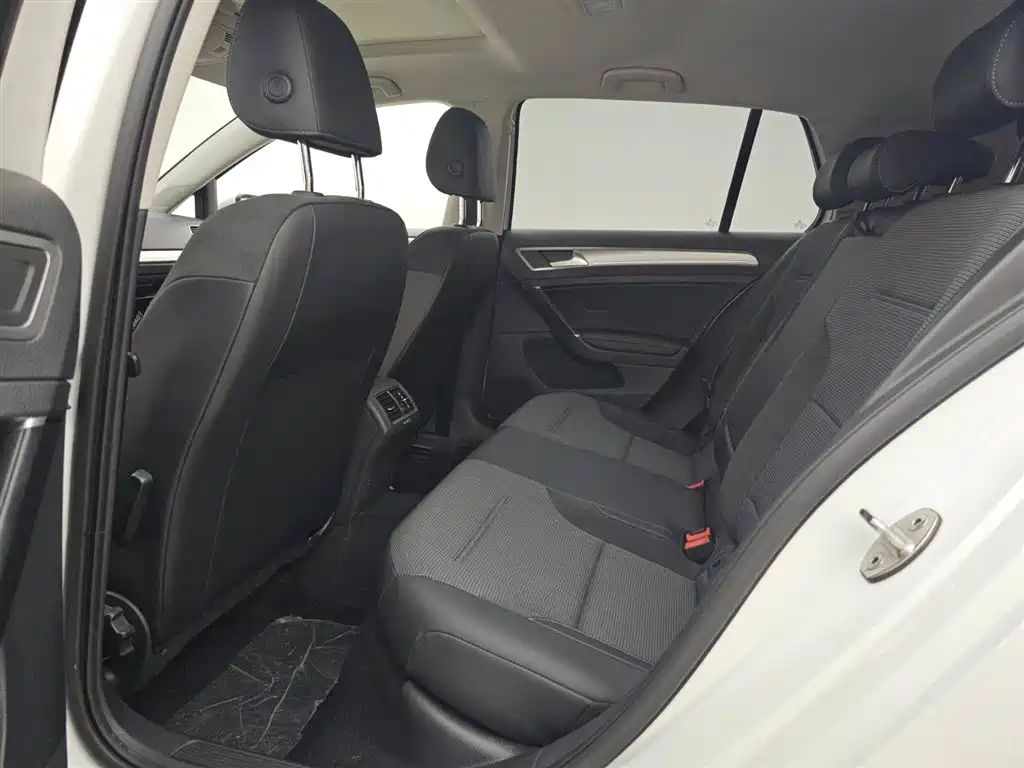 Volkswagen Golf 2018 230TSI Automatic Comfort фото 12