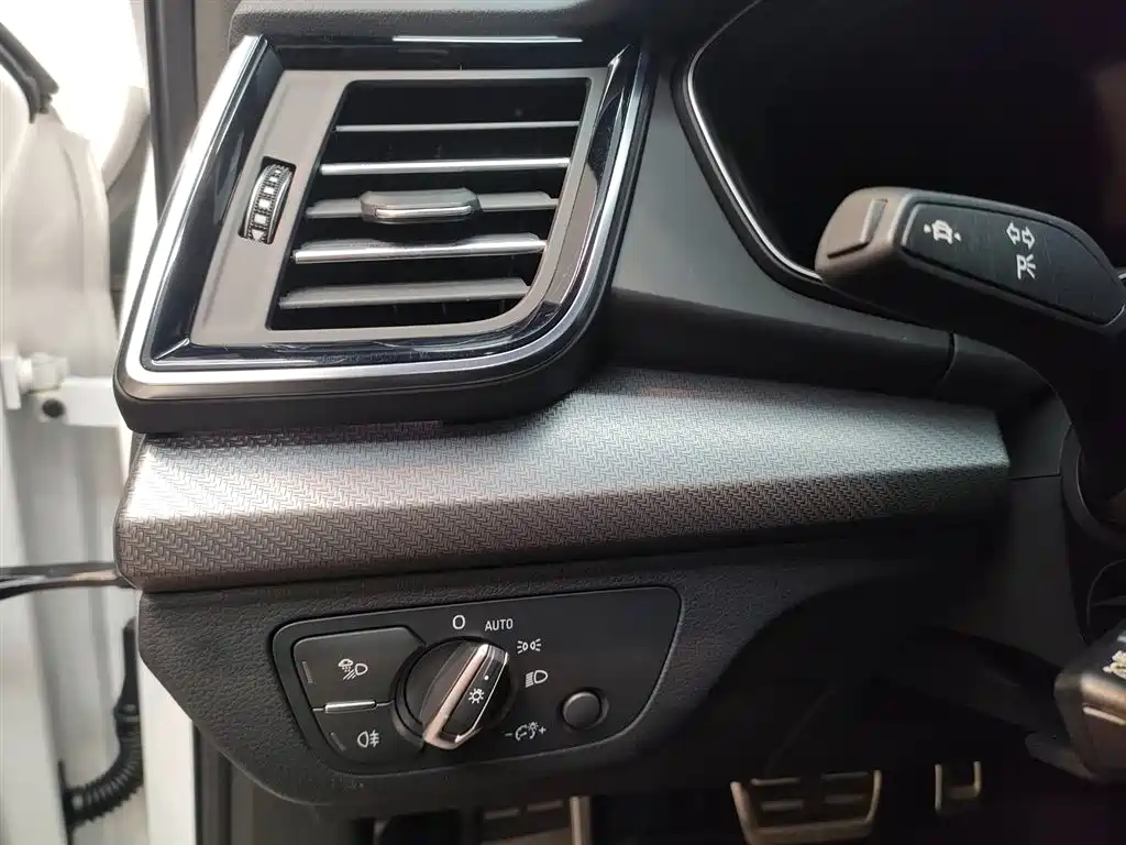 Audi Q5L 2024 Model 40 TFSI Luxury Dynamic фото 26
