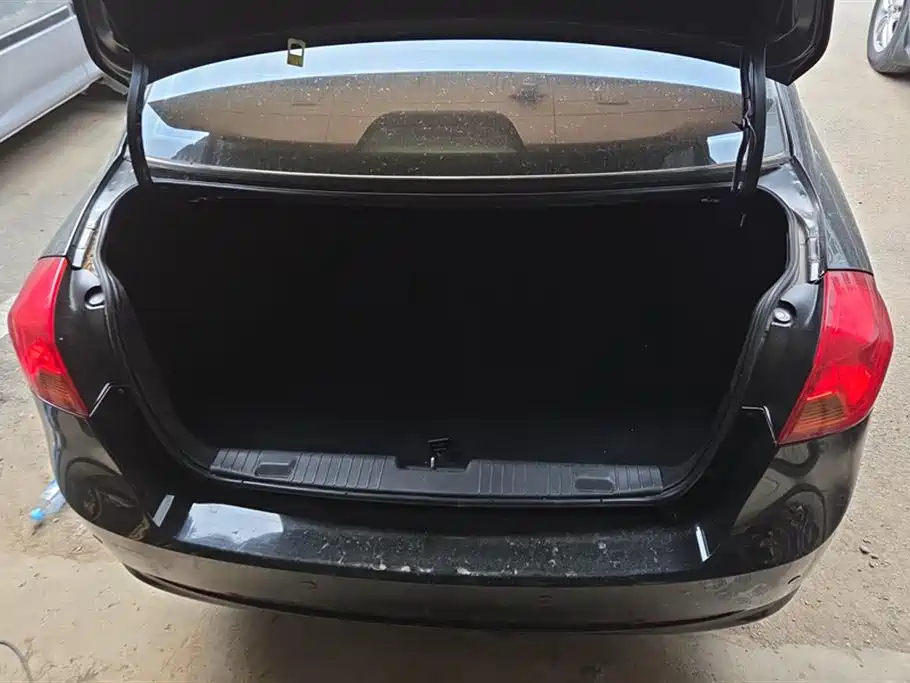 Buick Excelle 2013 1.5L Manual Classic Edition фото 4
