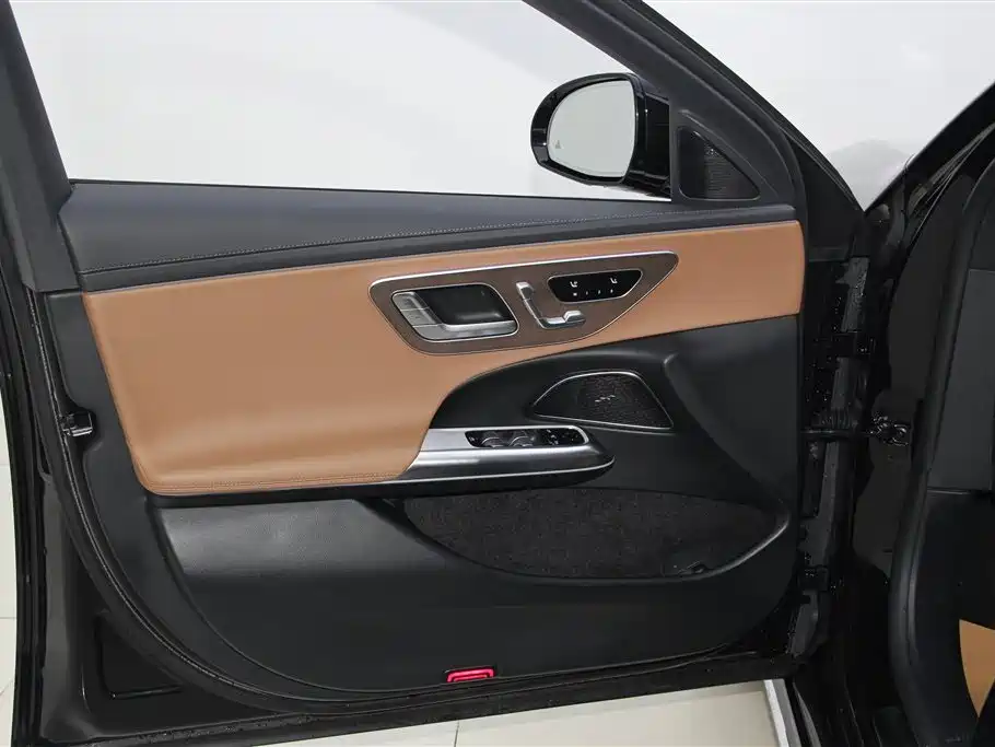 Mercedes-Benz E-Class 2025 E 300 L Fashion фото 17