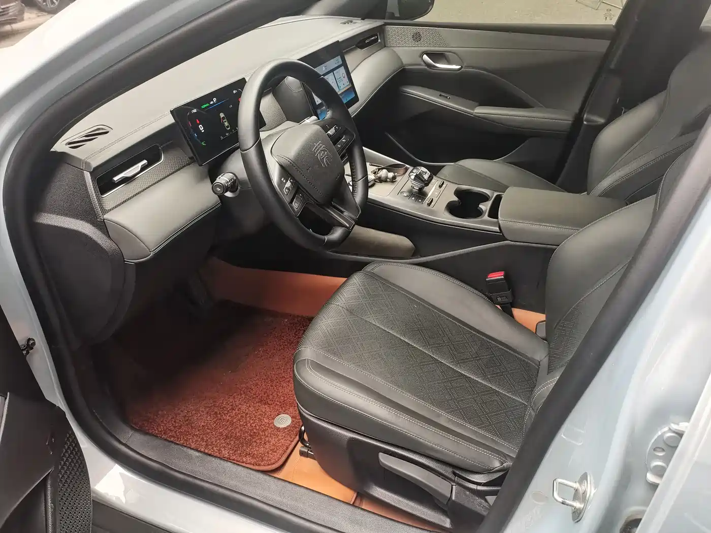 BYD Qin PLUS 2025 DM-i Smart Drive 55KM Leader фото 4
