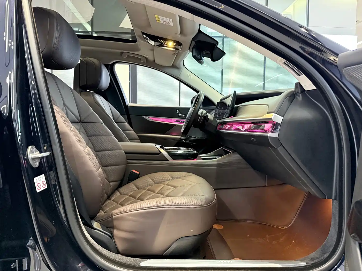 BMW 7 Series 2023 Model 735Li Luxury Package фото 9