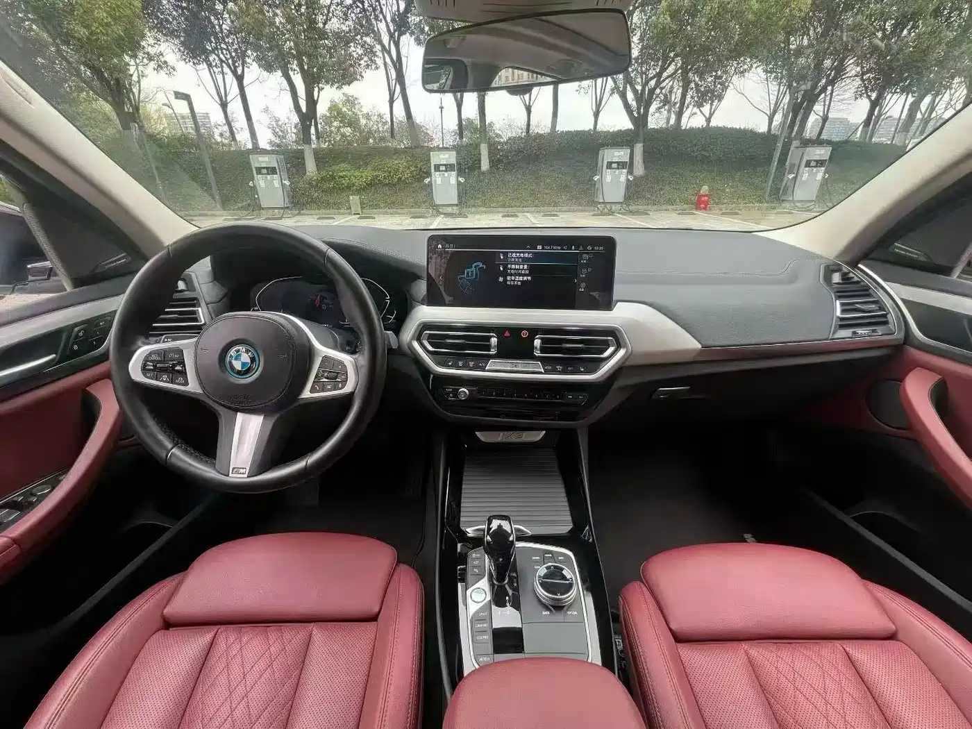 BMW iX3 2022 Leading Edition фото 13