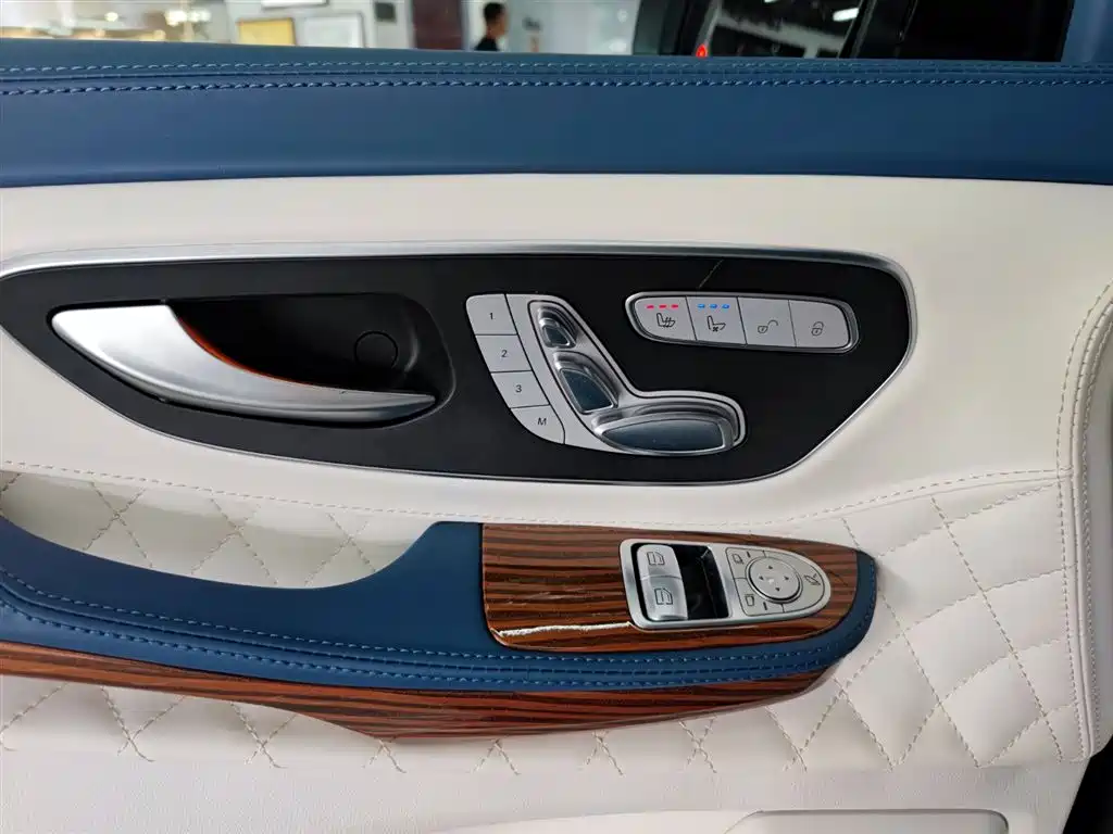 Mercedes-Benz V-Class 2021 V 260 L Long Wheelbase Luxury Edition фото 26