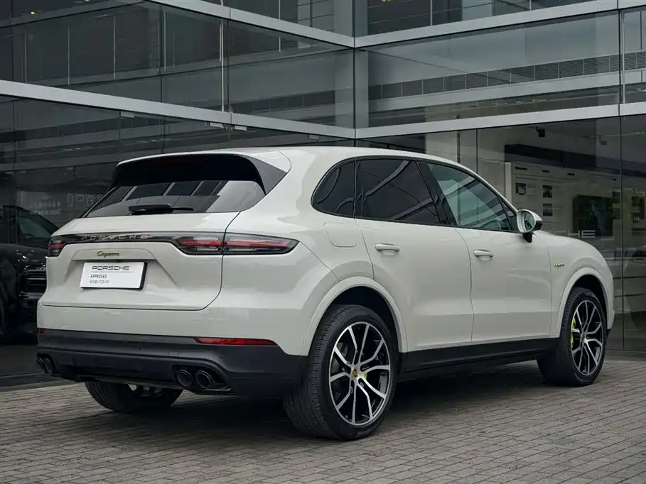 Porsche Cayenne New Energy 2023 Cayenne E-Hybrid 2.0T Platinum Edition фото 7
