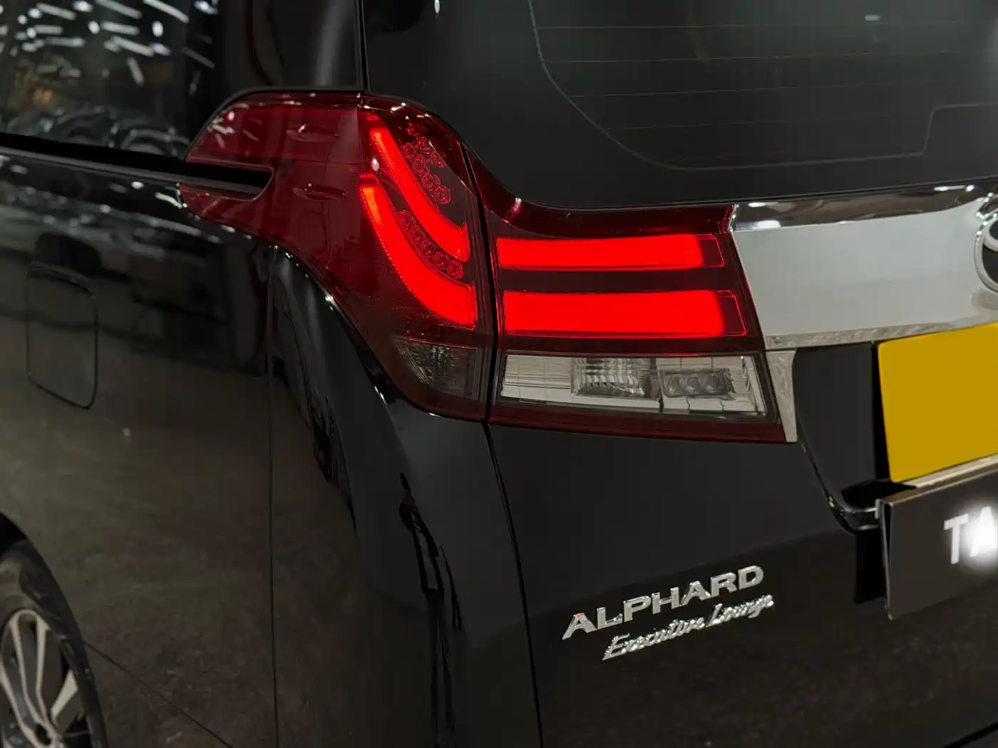Toyota Alphard 2015 3.5L Premium Edition фото 23