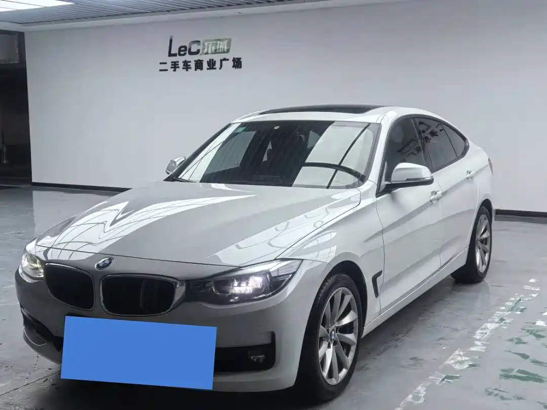 BMW 3 Series GT 2019 320i Fashion Model