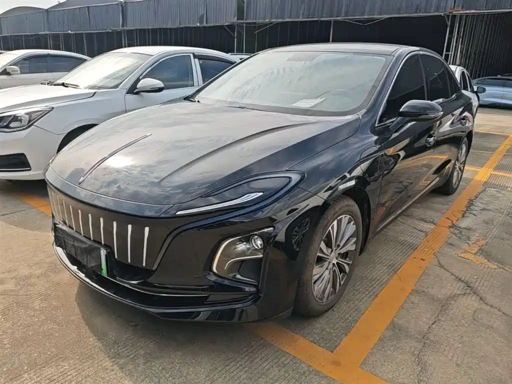 Hongqi E-QM5 2022 431km Charging Enjoyment Edition фото 2