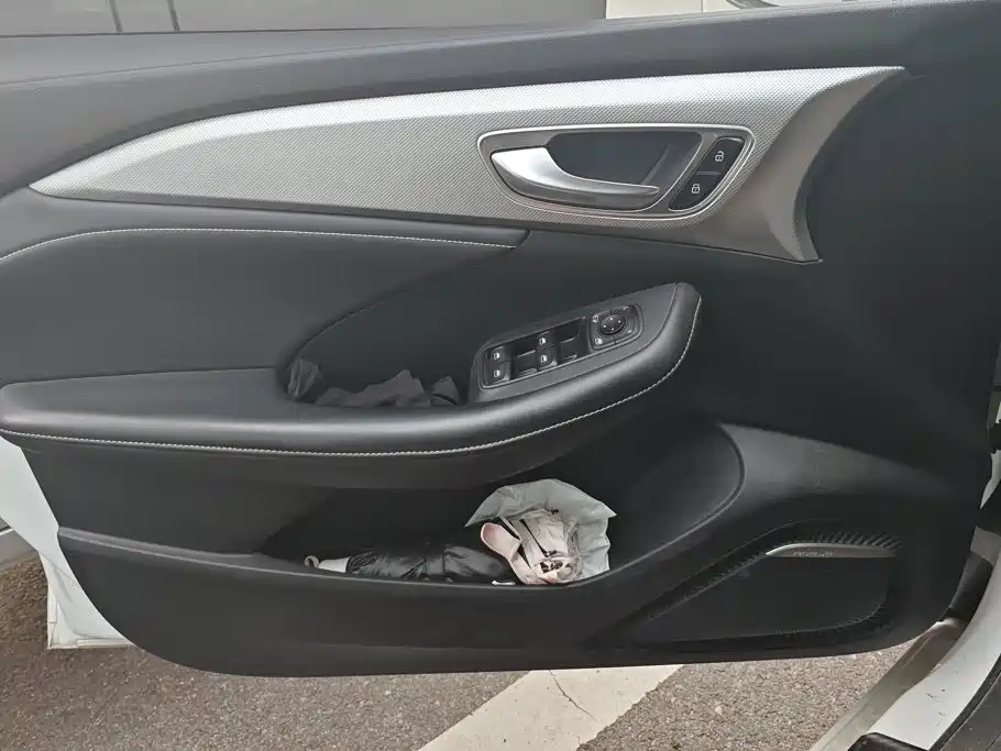 Roewe i6 MAX 2021 2020 Model 300TGI Automatic Cool & Smart Edition