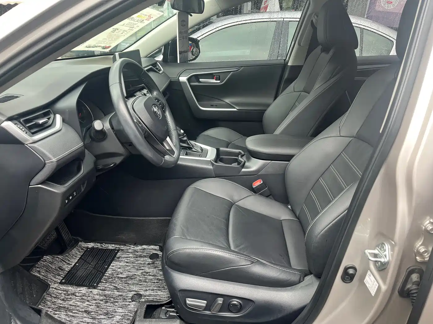 Toyota Wildlander 2022 2.0L CVT FWD Luxury Edition фото 7