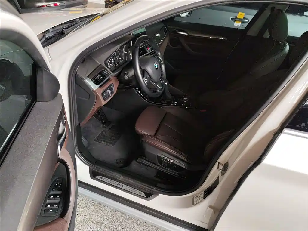 BMW X1 2018 xDrive20Li Premium Model фото 12