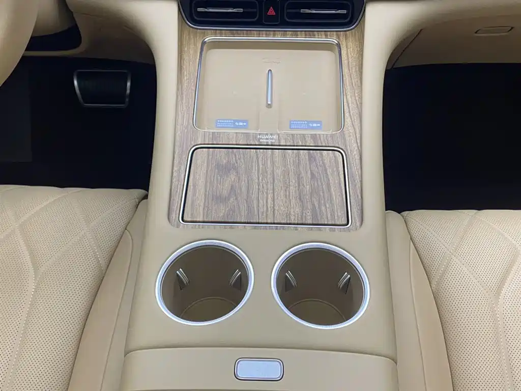 AITO Wenjie AITO M8 2025 Range Extender Max+ Edition 53.4kWh 5-seater фото 27