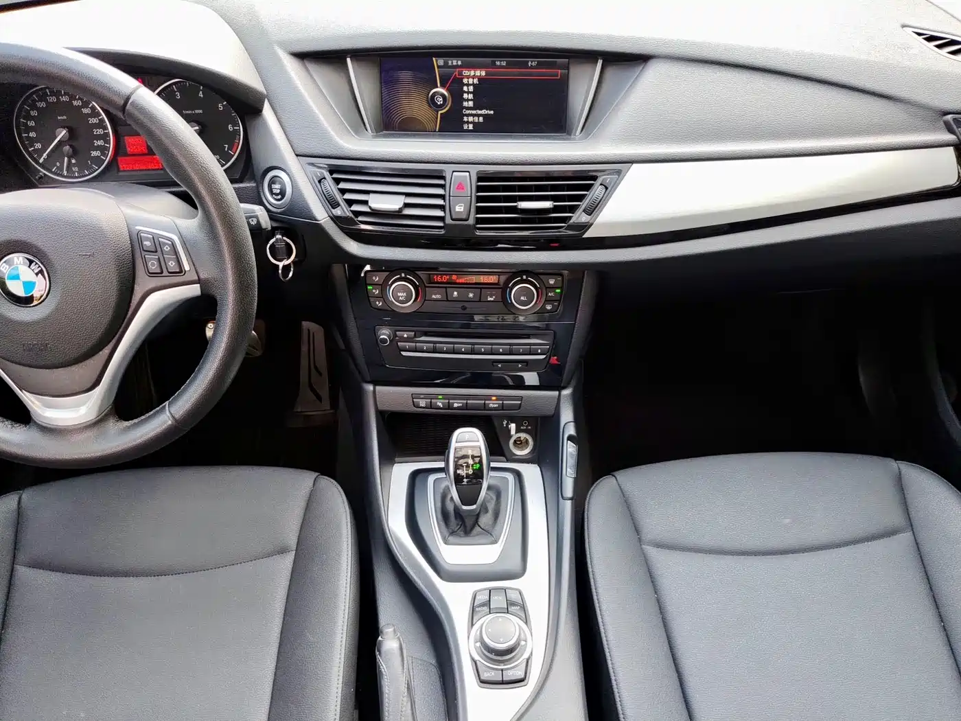 BMW X1 2014 sDrive18i Leading Edition фото 11