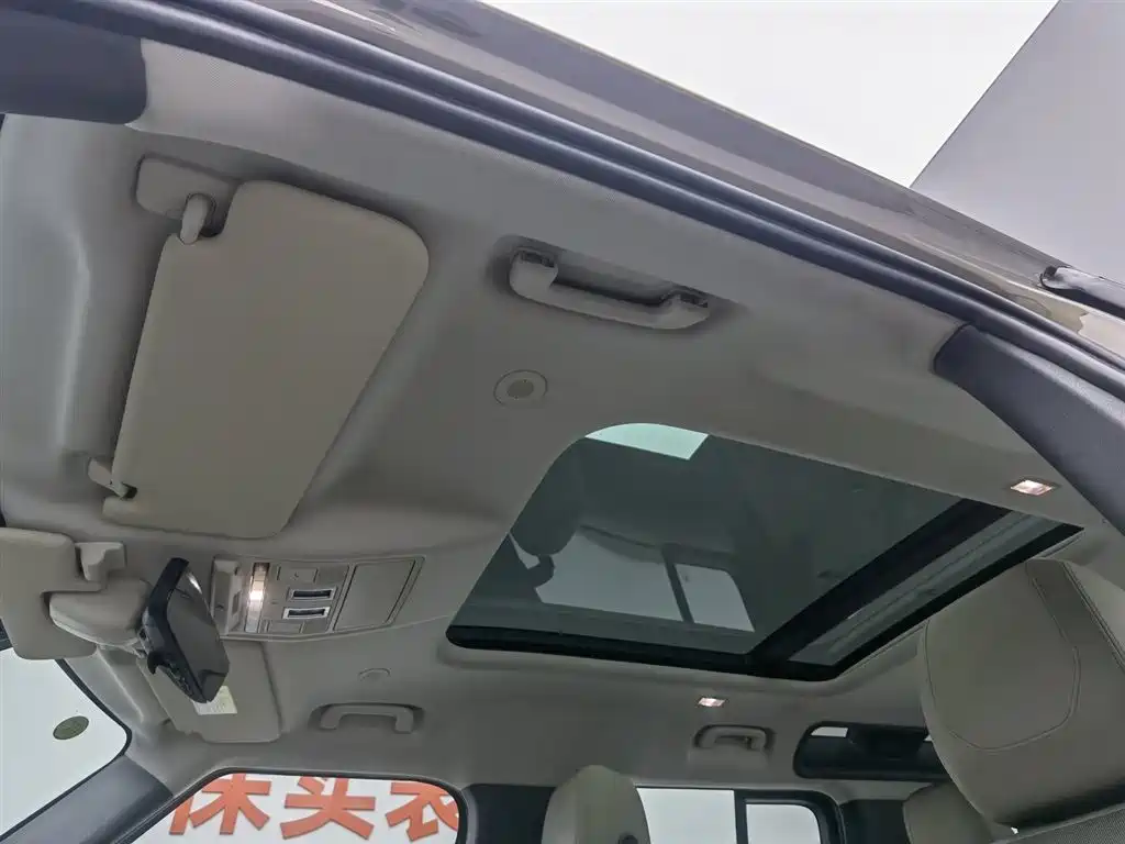 Land Rover Defender 2020 Model 110 P400 SE фото 14