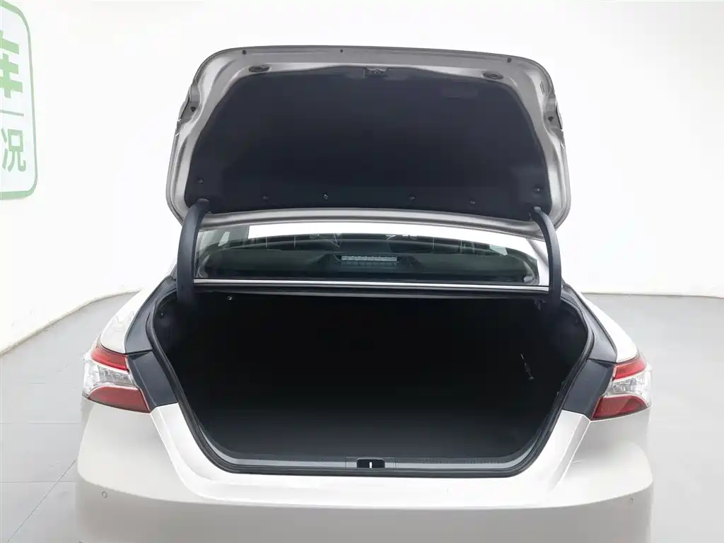 Toyota Camry 2021 2.5G Luxury Edition фото 16