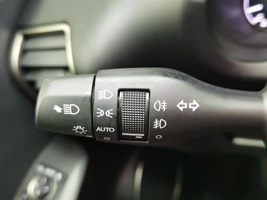 Lexus NX 2018 300h FWD Sharp Edition China VI фото 21