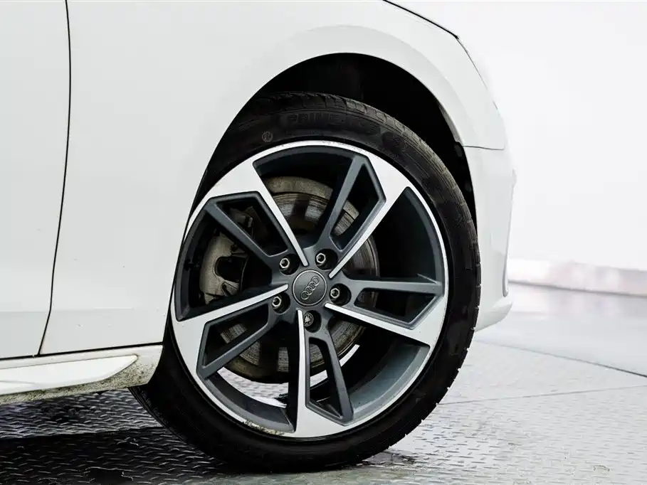 Audi A4L 2020 40 TFSI Fashion Dynamic Edition фото 17