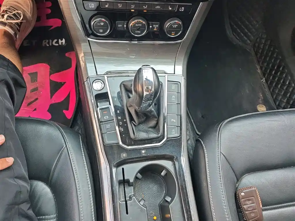 Volkswagen Passat 2017 330TSI DSG Prestige фото 14