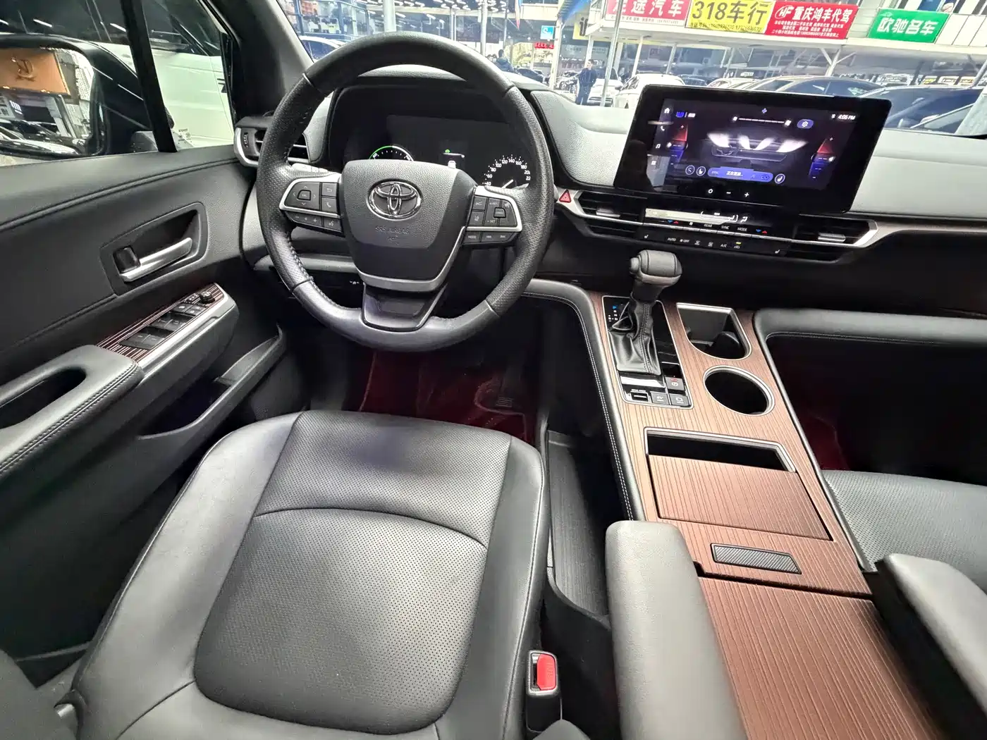 Toyota Sienna 2024 2.5L Hybrid Luxury Edition фото 28