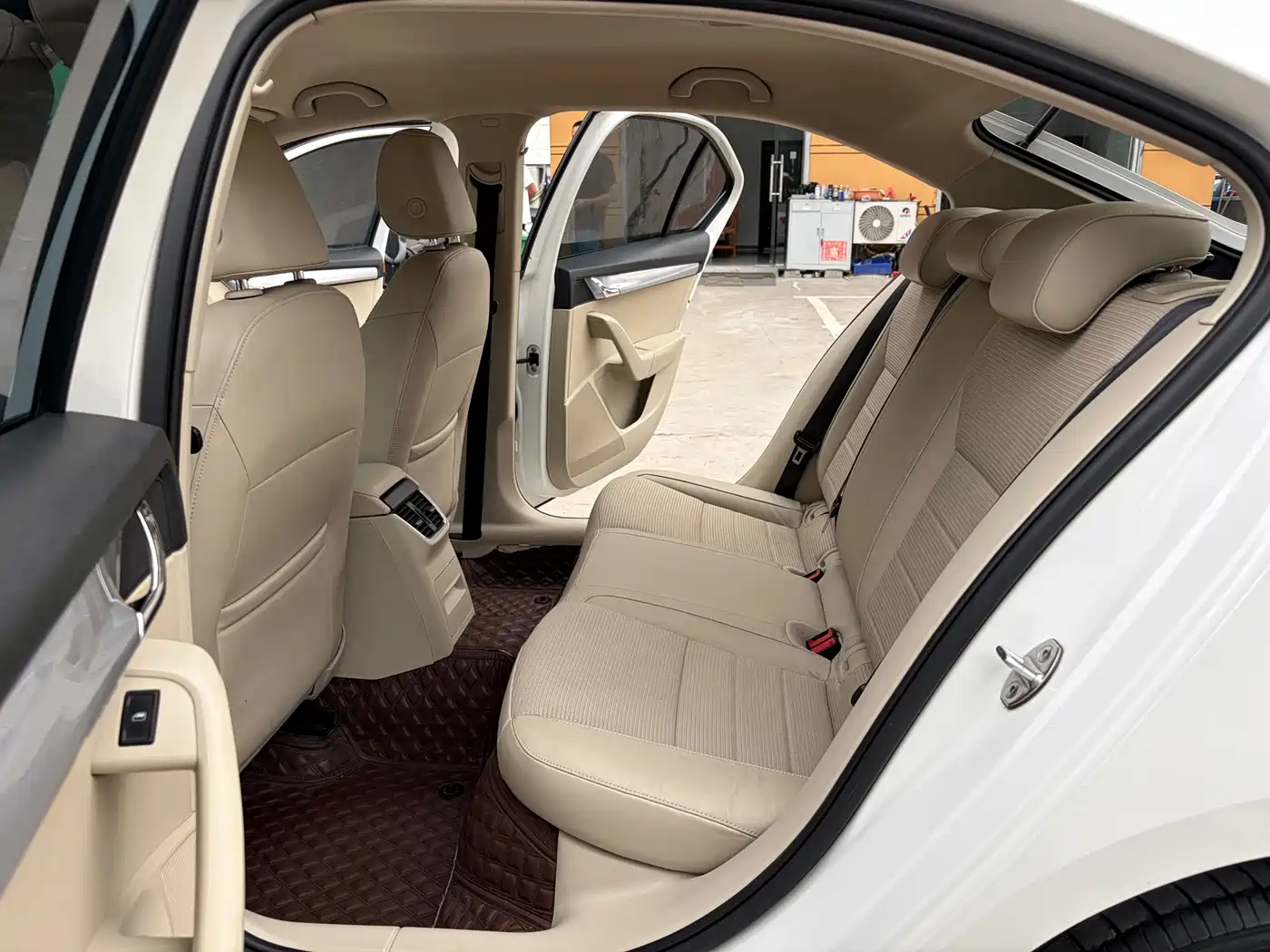 Škoda Octavia 2015 1.6L Automatic逸杰版 фото 12