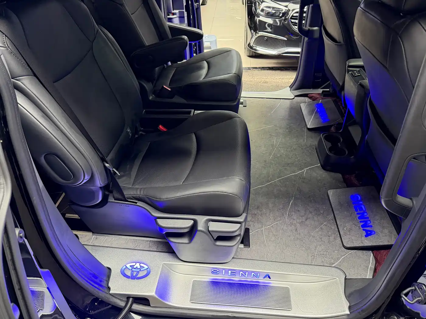 Toyota Sienna 2024 2.5L Hybrid Luxury Edition фото 22