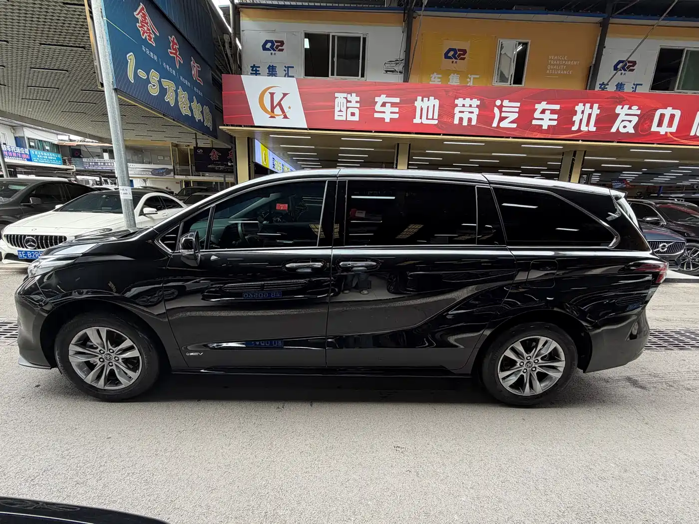 Toyota Sienna 2024 2.5L Hybrid Luxury Edition фото 38