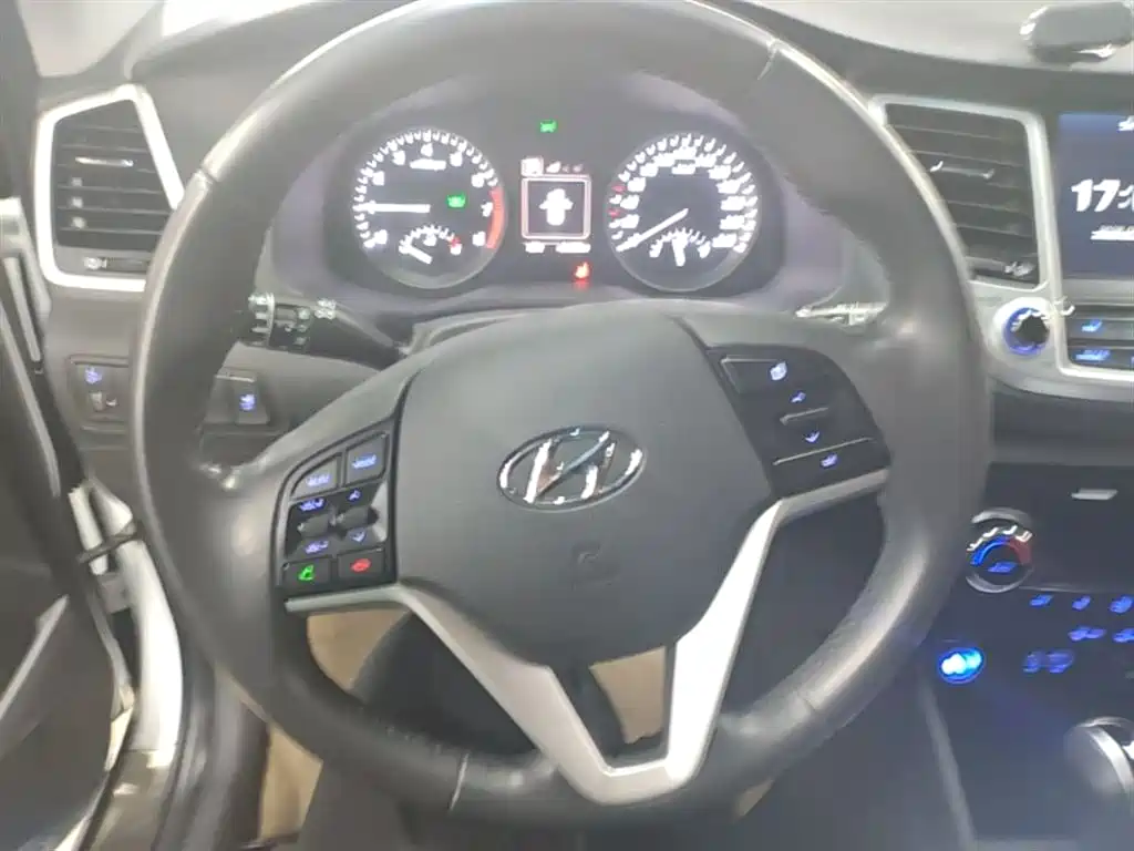 Hyundai Tucson 2018 1.6T DCT 2WD 15th Anniversary Special Edition фото 11