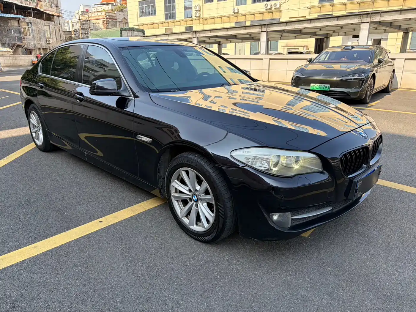 BMW 5 Series 2012 523Li Luxury фото 3
