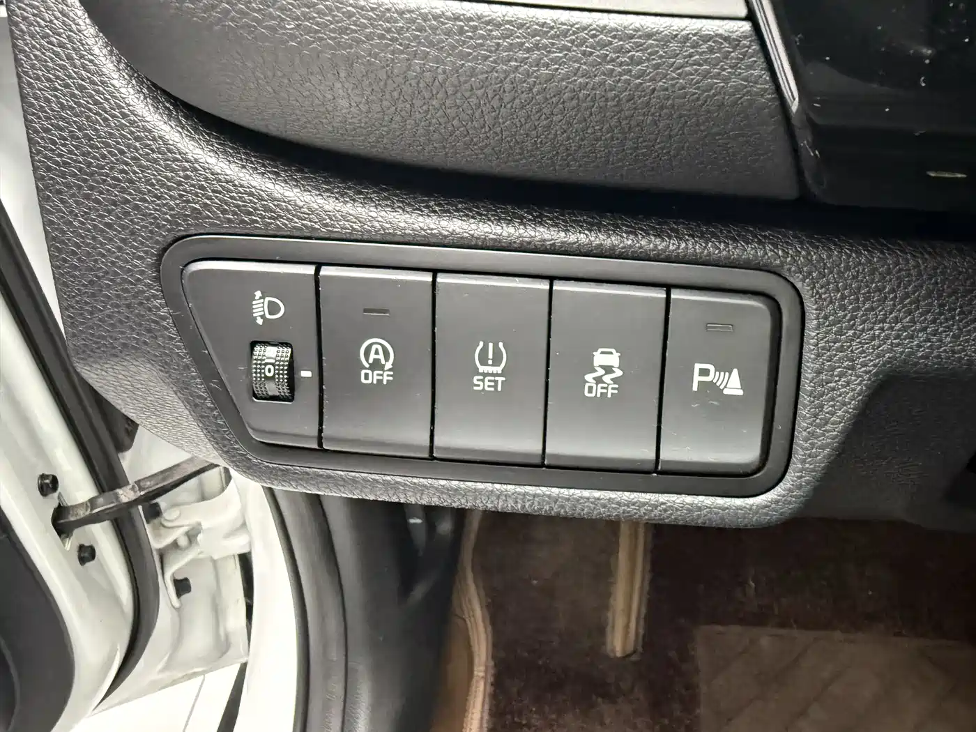 Kia Seltos 2023 1.5L CVT Luxury Edition фото 10