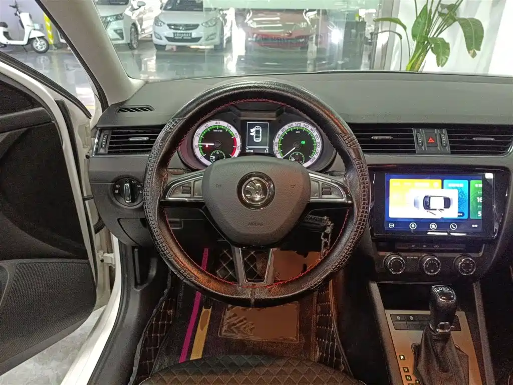 Škoda Octavia 2019 TSI230 DSG Smart Luxury Edition China V фото 11