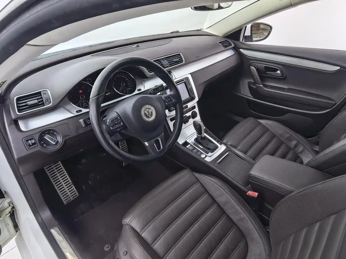 Volkswagen FAW-Volkswagen CC 2018 1.8TSI Luxury фото 17