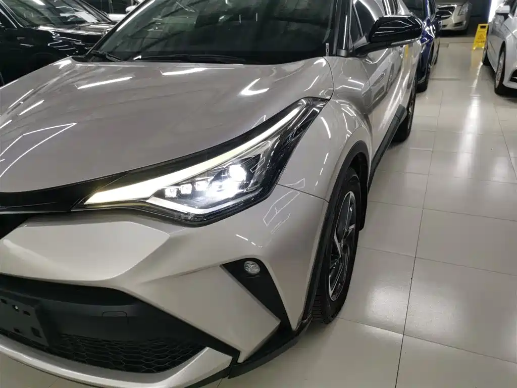 Toyota C-HR 2021 2.0L Luxury Edition фото 19