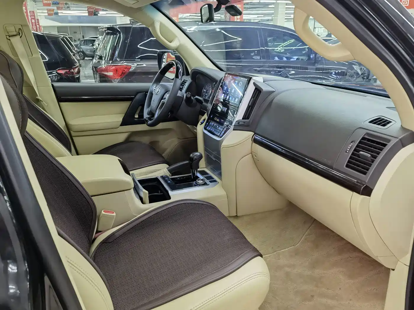Toyota Land Cruiser (Import) 2016 2015 4.0L V6 Middle East Low Configuration Edition