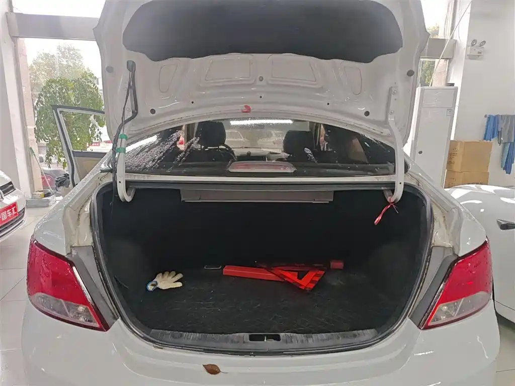 Hyundai Verna 2014 1.4L Automatic Leading GLX фото 19