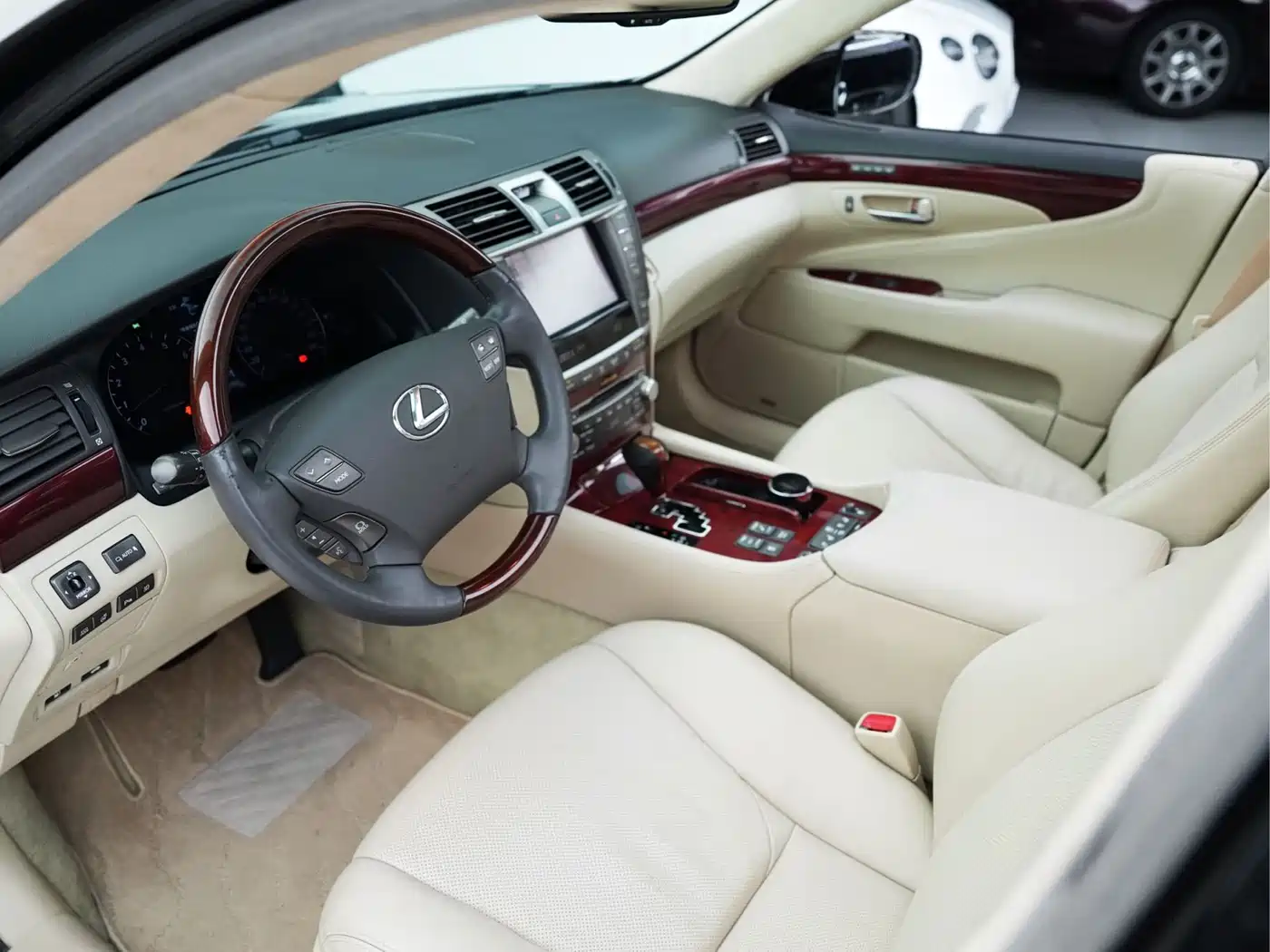 Lexus LS 2010 460L Premium Edition фото 11
