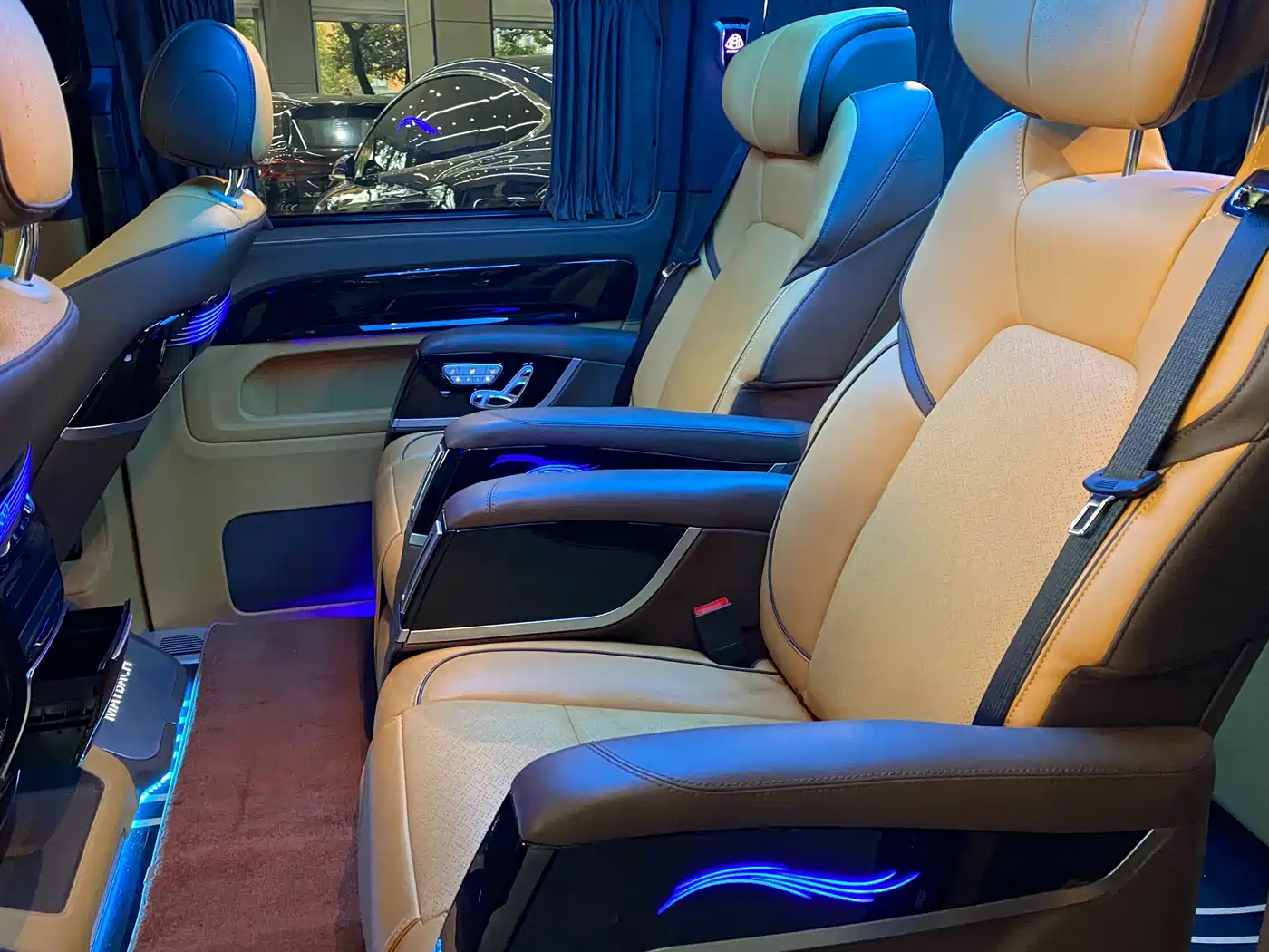 Mercedes-Benz Vito 2023 2.0T Business 7-Seater фото 10