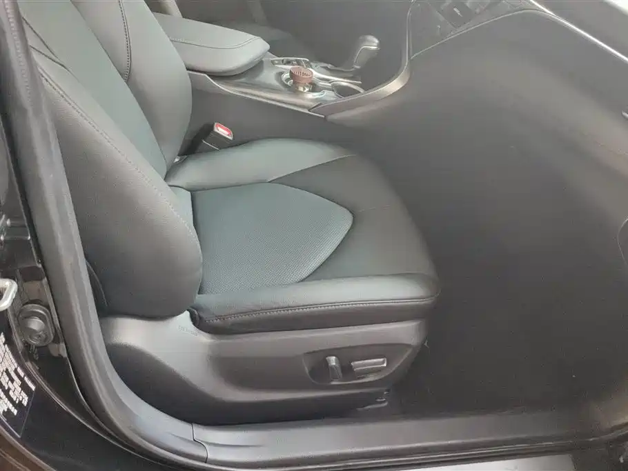 Toyota Camry 2021 2.5G Luxury Edition фото 8
