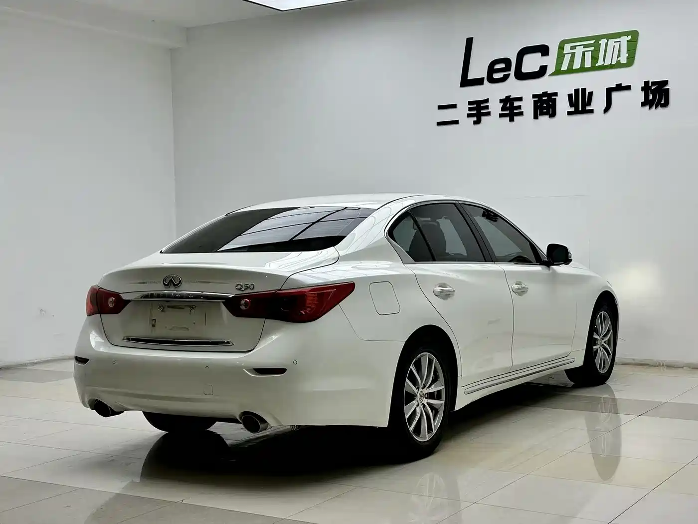 Photo 17 - Infiniti Q50L