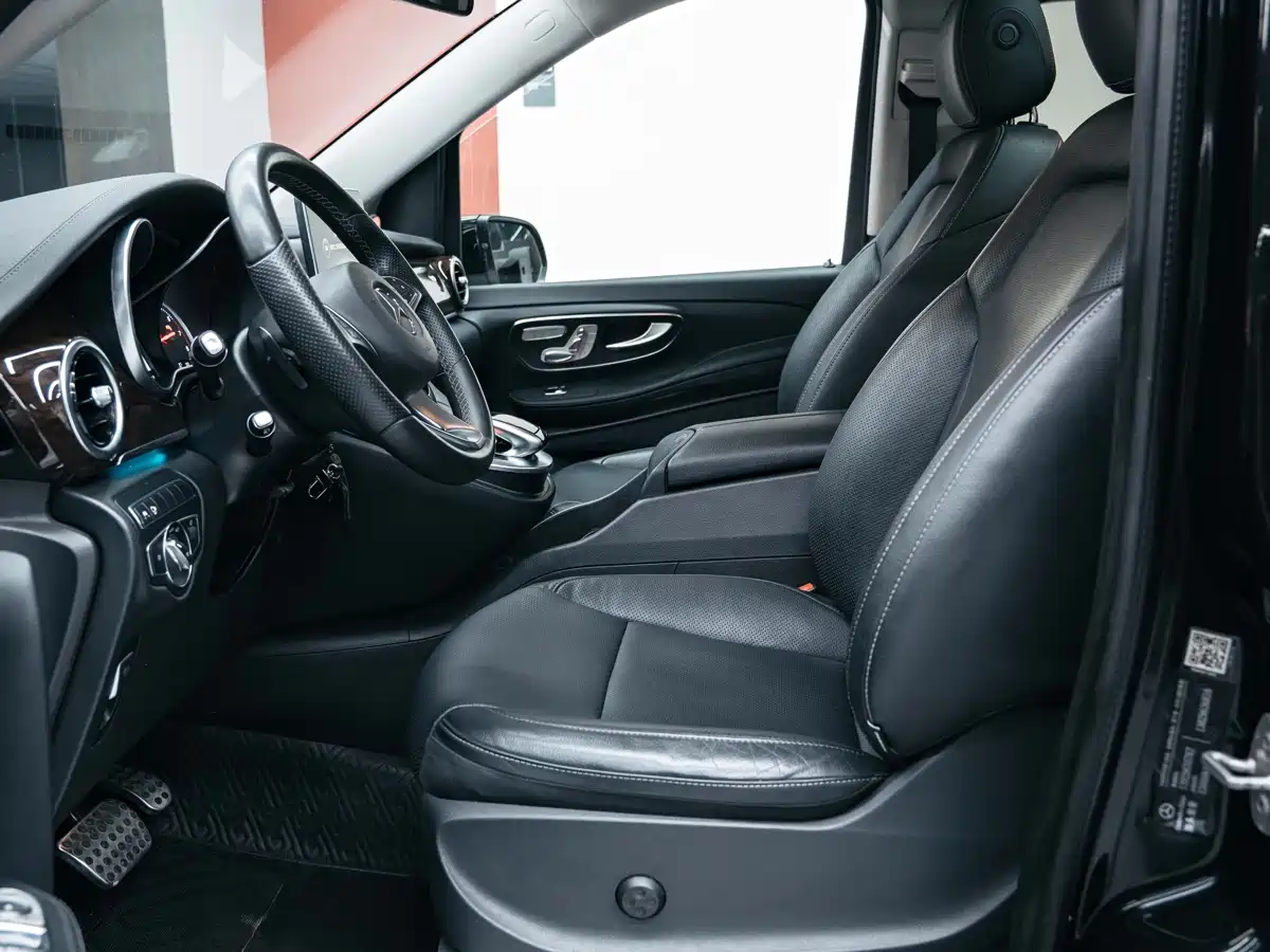 Mercedes-Benz V-Class 2017 Model V 260 L Premium Extended Edition фото 9