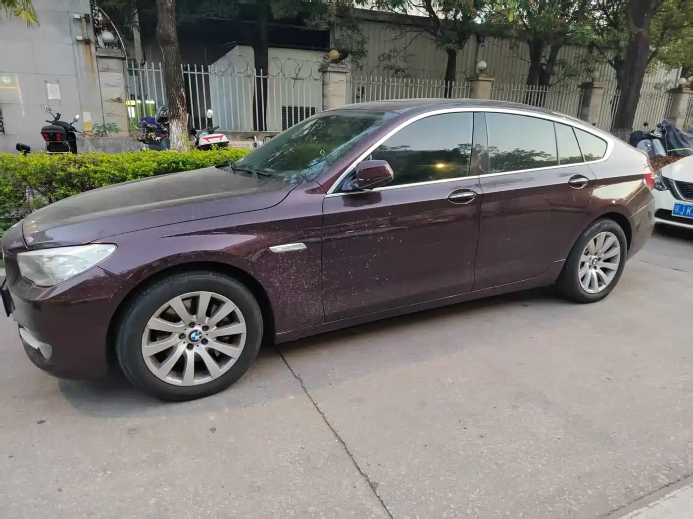 BMW 5 Series GT 2010 535i Luxury Model фото 3