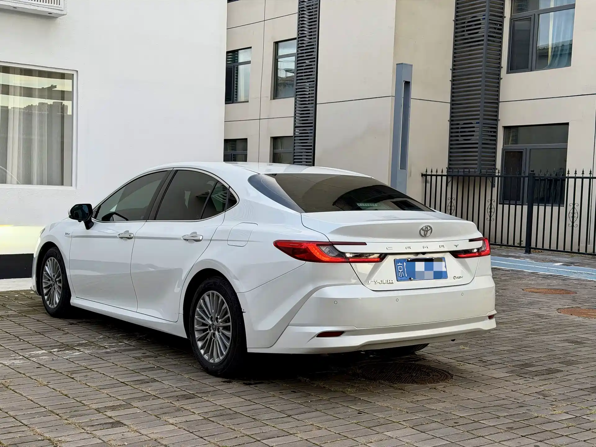 Photo 9 - Toyota Camry