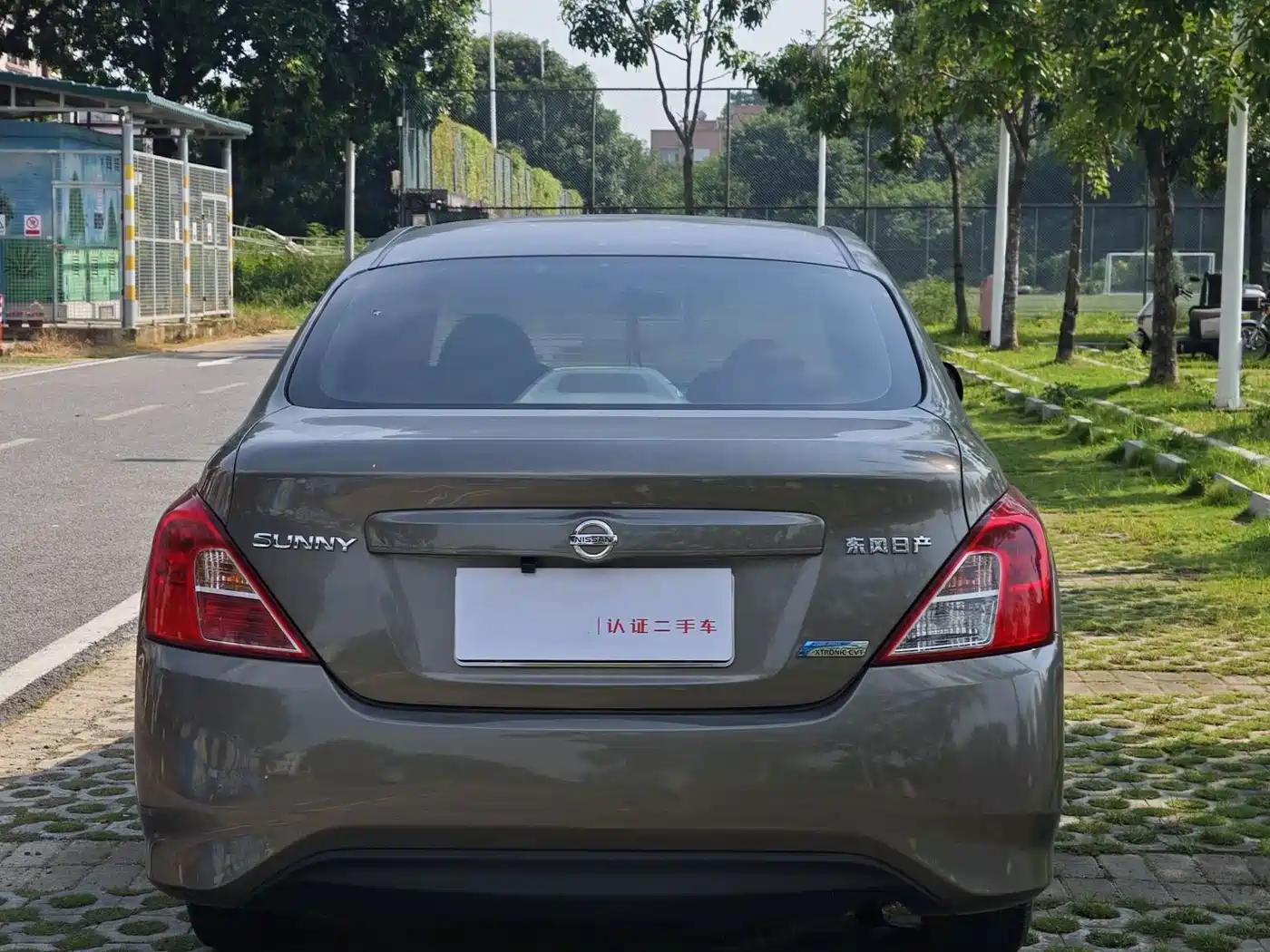 Photo 7 - Nissan Sunny