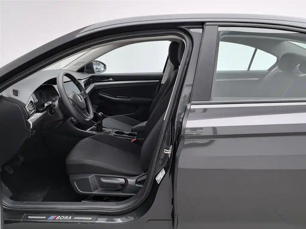 VOLKSWAGEN BORA