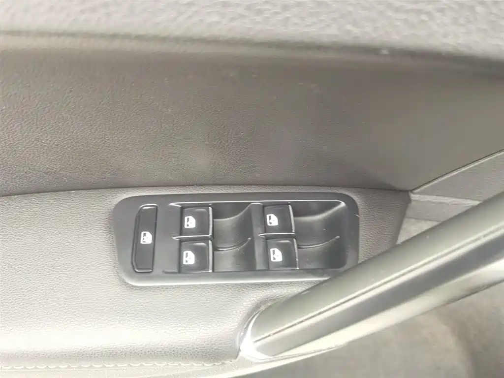 Volkswagen Golf 2018 1.6L Automatic Comfort фото 9