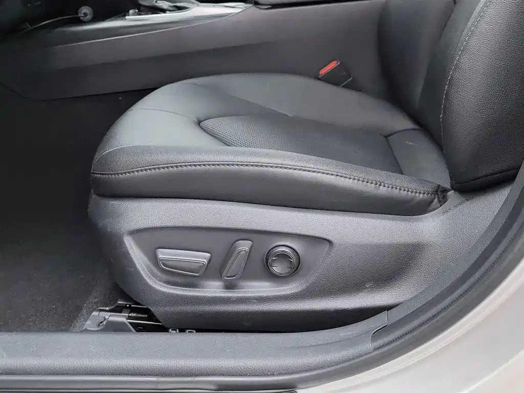 Toyota Camry 2021 2.0G Luxury Edition фото 20
